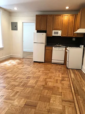 Rented by PMG Real Estate  | media 13