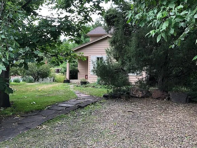 576 University Ave — Photo 2