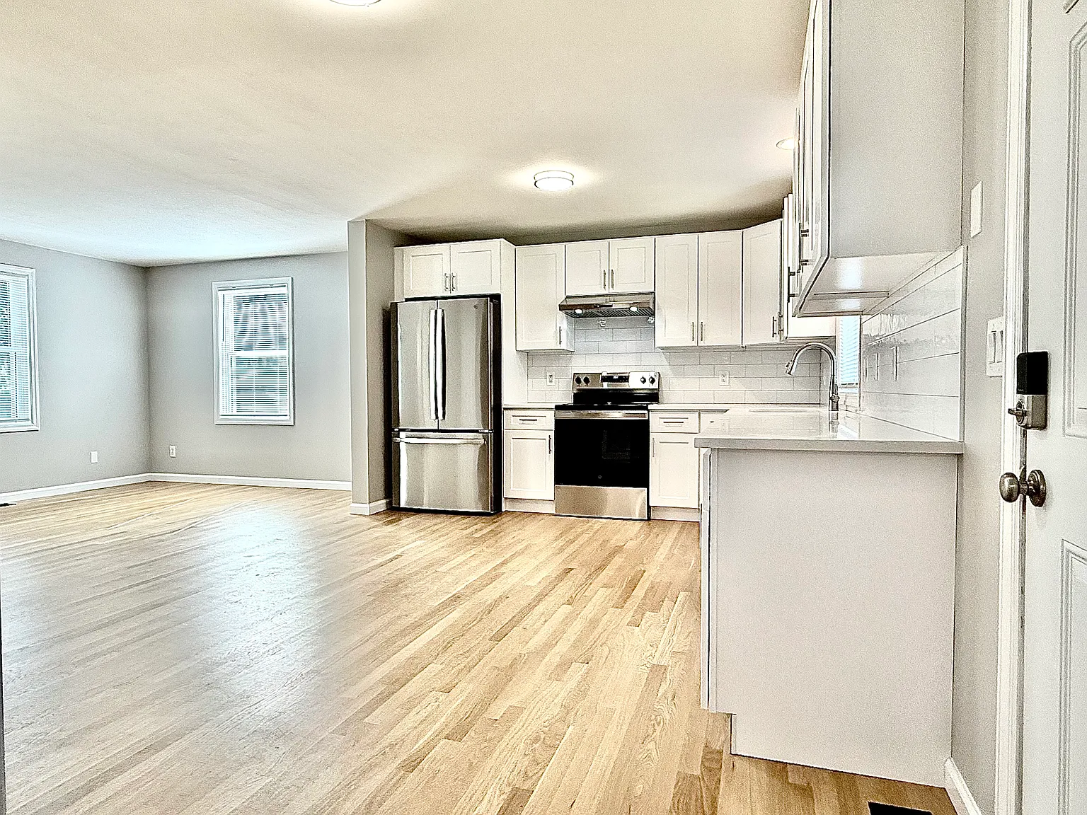 3 bed, 1.5 bath, 1000 sqft, $3,200 — Photo 4