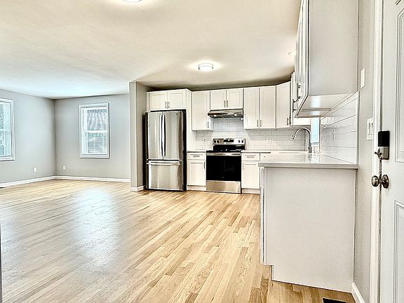 4th image of 40 Oil Mill Rd #B