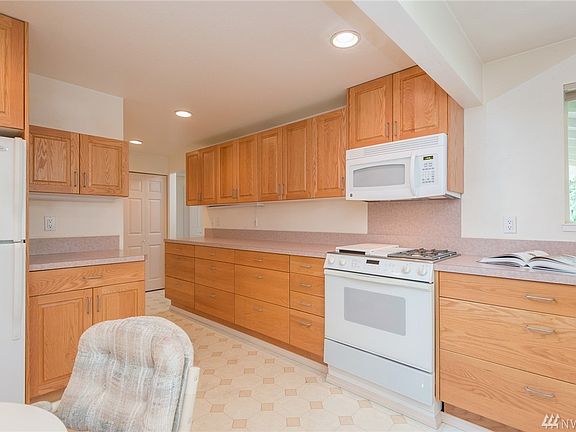 4th image of 24823 12th Ave S