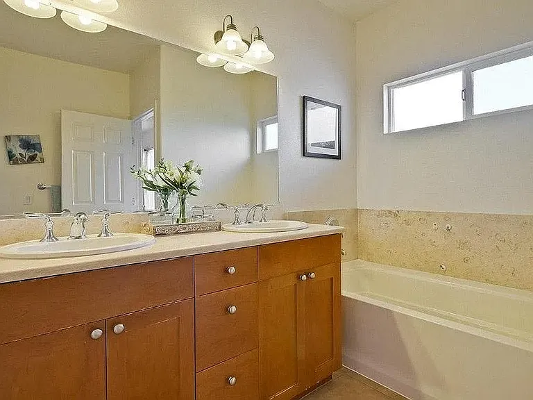 699 Alexandra Ct — Photo 17