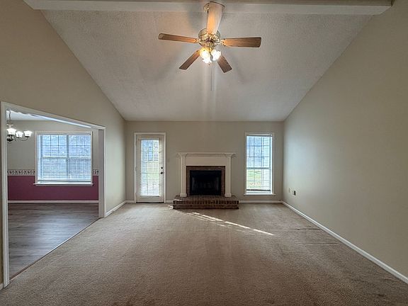 2nd image of 4020 Stratford Cir