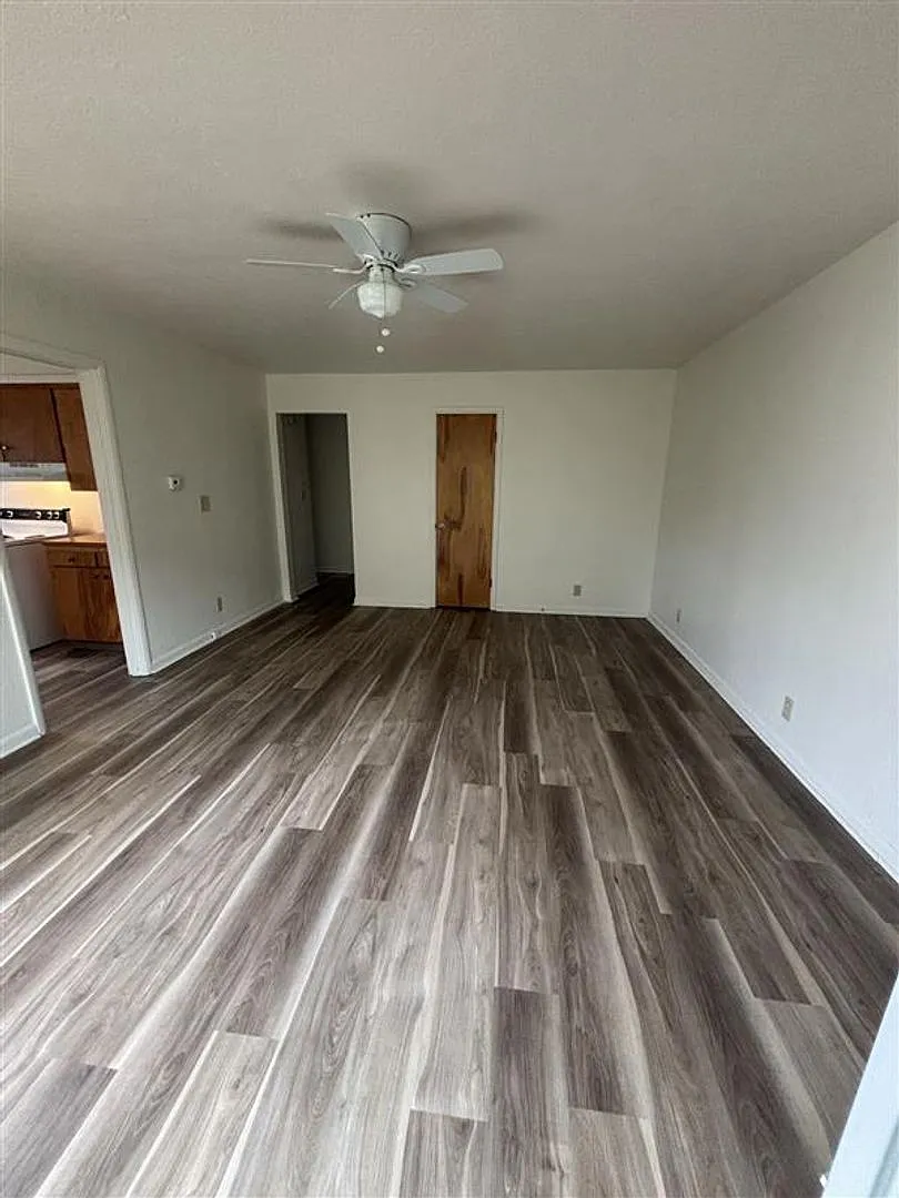 1031-1033 Saginaw St S Salem, OR 97302 — Photo 2