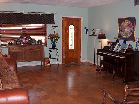 living room (front door)