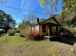 114 Moore St, Aberdeen, NC 28315