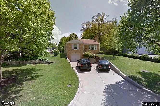 600 Ravinia Rd photo 1