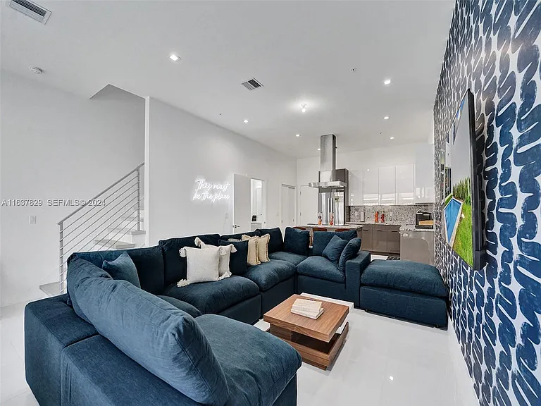 1222 NE 15th Ave — Photo 12