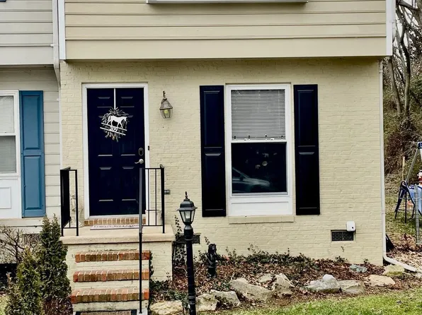 209 Greenhill Ct, Ranson, WV 25438