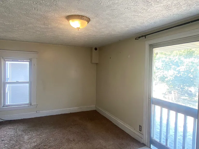 1224 N High St — Photo 14