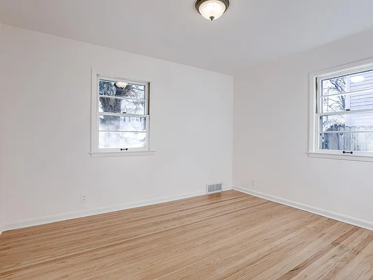 5312 N 48th Ave — Photo 11