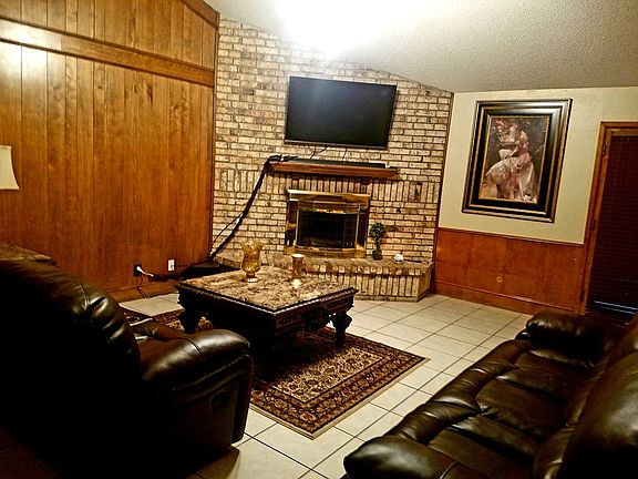 4th image of 4319 Village Way