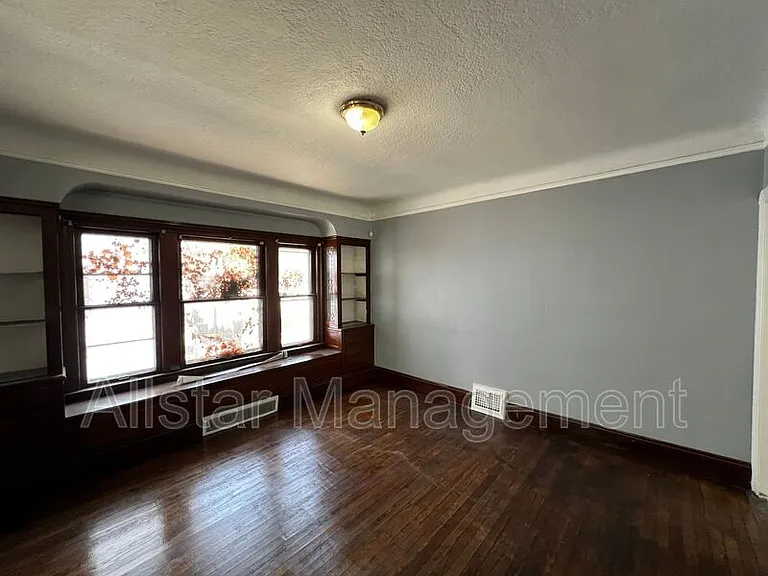 3257 E 139th St #DOWN — Photo 10
