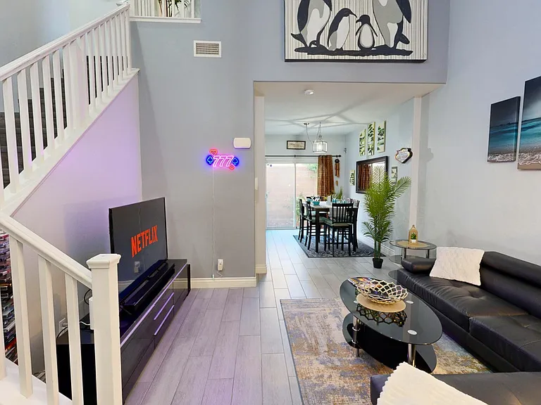 136 Bloomsbury Ave — Photo 17