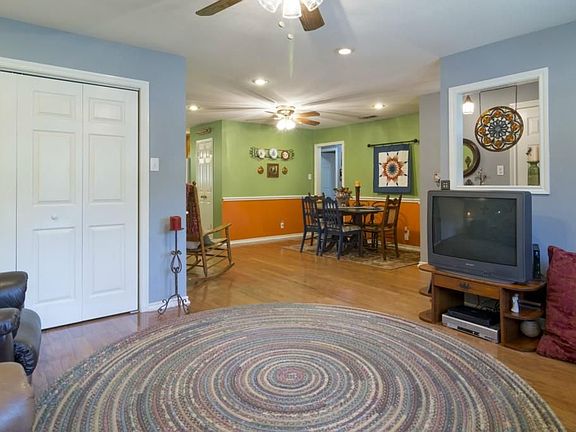 5th image of 603 Eastcliff Dr