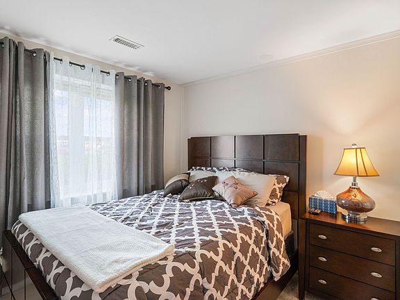 5th image of 102 Chesterfield Ln APT 102
