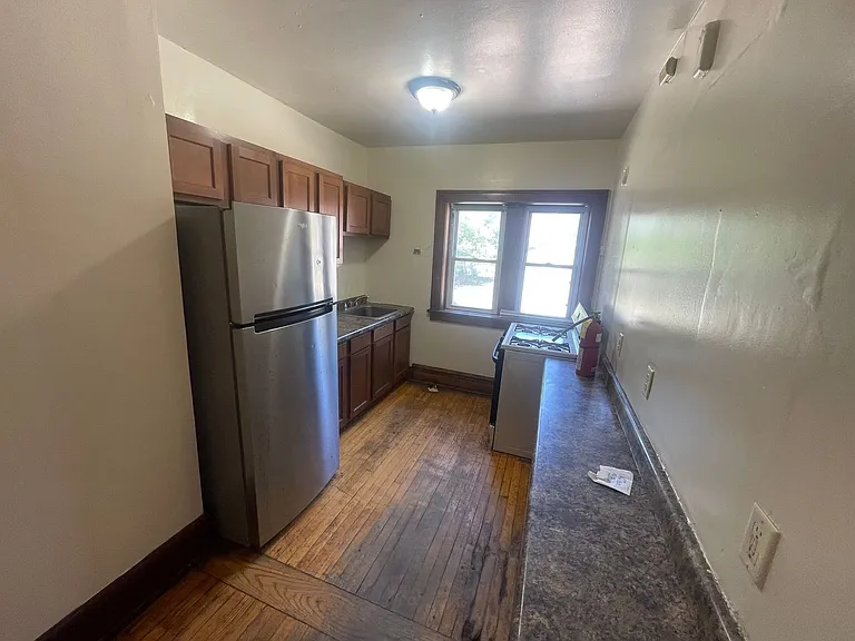 816 W. Greenfield Ave. - 19 Unit — Photo 6