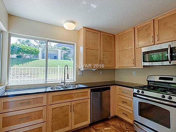 3rd image of 524 Laketree Ct #524