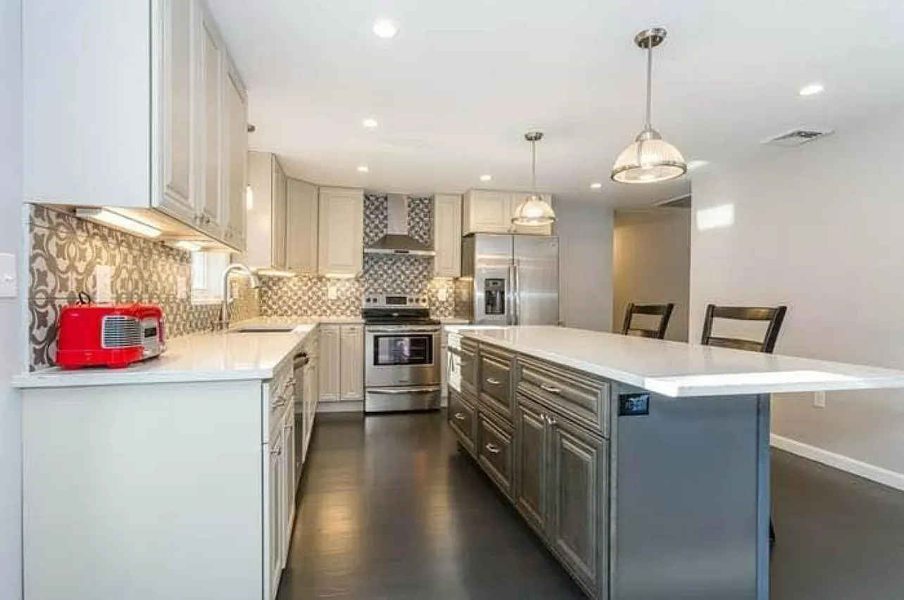 5 bed, 2770 sqft, $5,000 — Photo 1