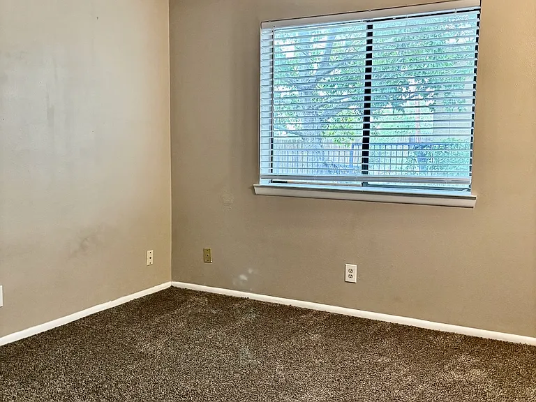 1305 Chelwood NE - D — Photo 16