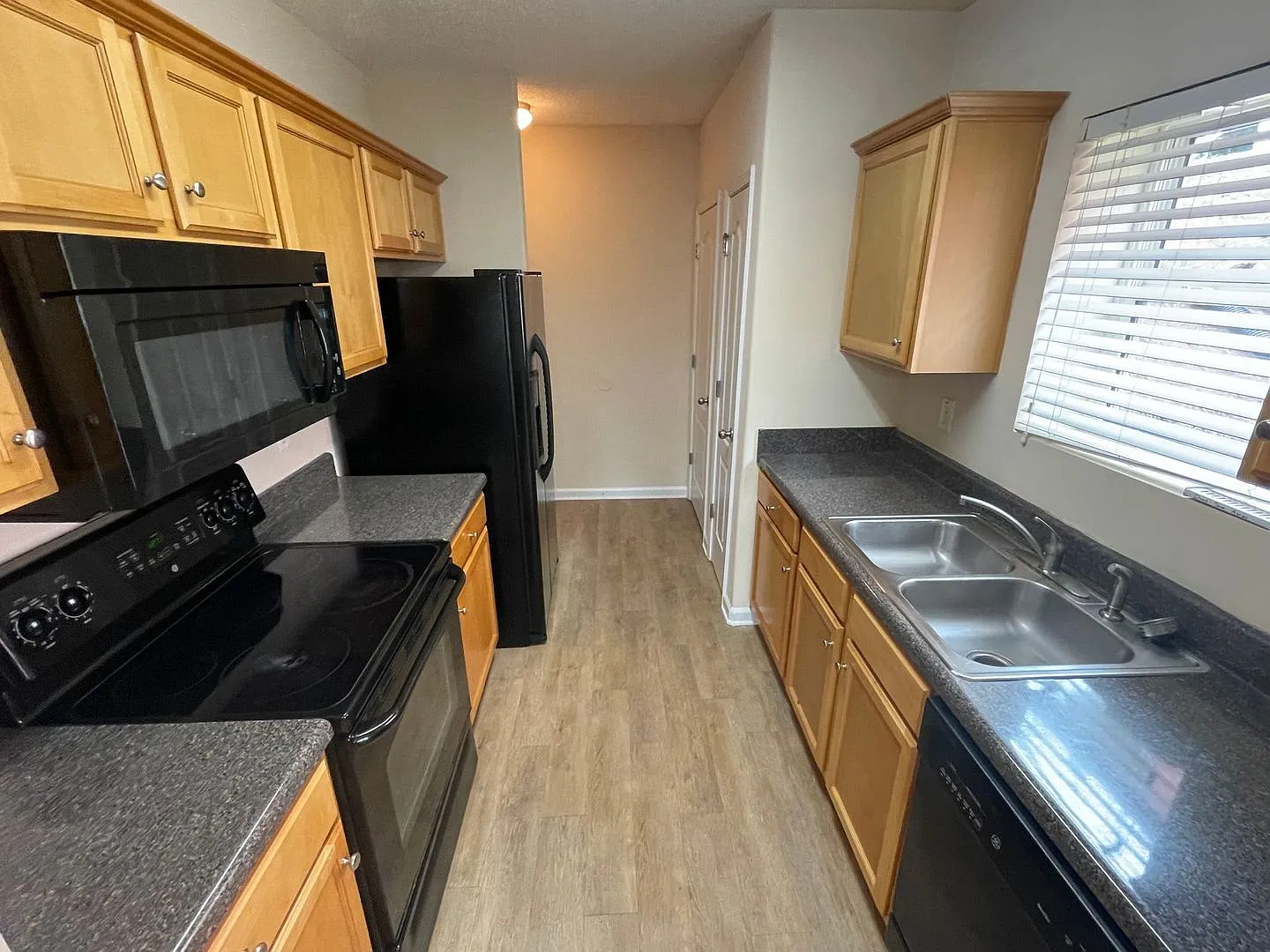 Bridgewater Home! Pre-Leasing For August 1 2027! — Photo 3