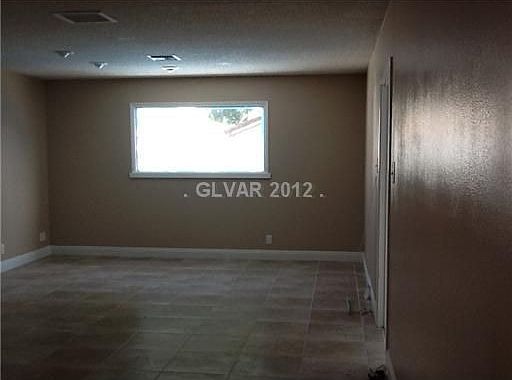 3rd image of 1825 E Oakey Blvd