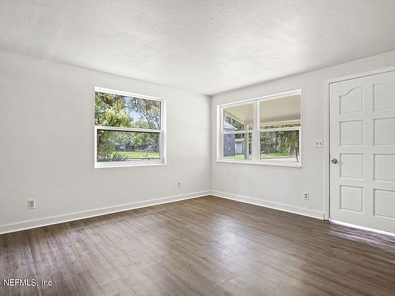 4th image of 4405 WILSON Street