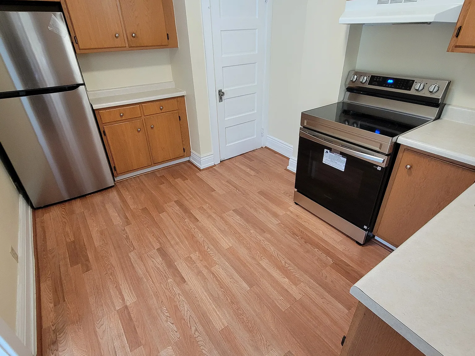 3 bed, 1232 sqft, $2,200 — Photo 3