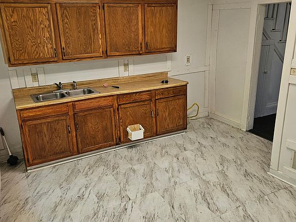 5th image of 193 Catherine Ave #0