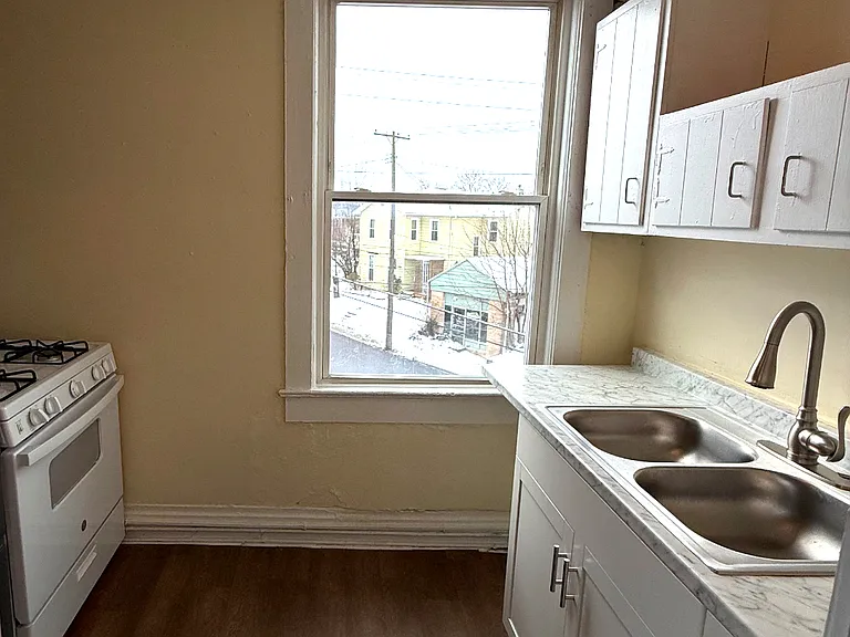 537 E Washington St #3 — Photo 4