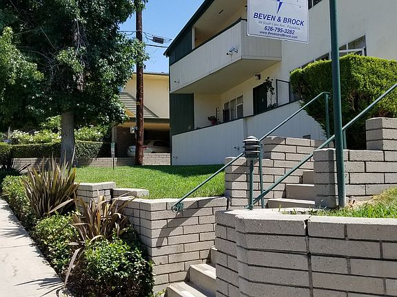 3rd image of 322 Raymondale Dr APT C