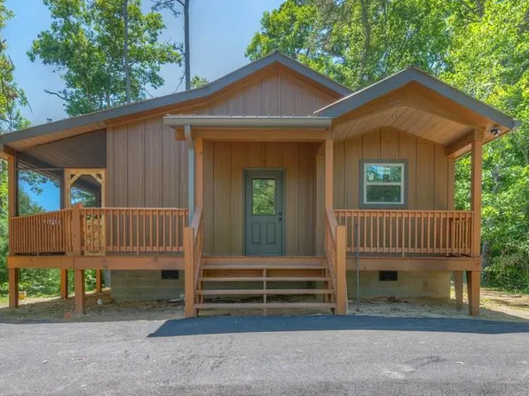 204 Dickey Place Dr, Marble, NC 28905