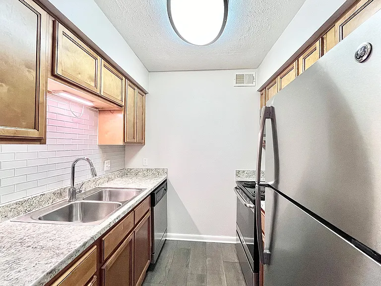 Chase Cove Apartments — Photo 84