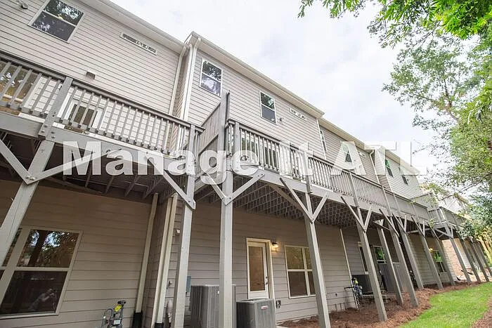 4 bed, 3.5 bath, 2400 sqft, $3,699 — Photo 4