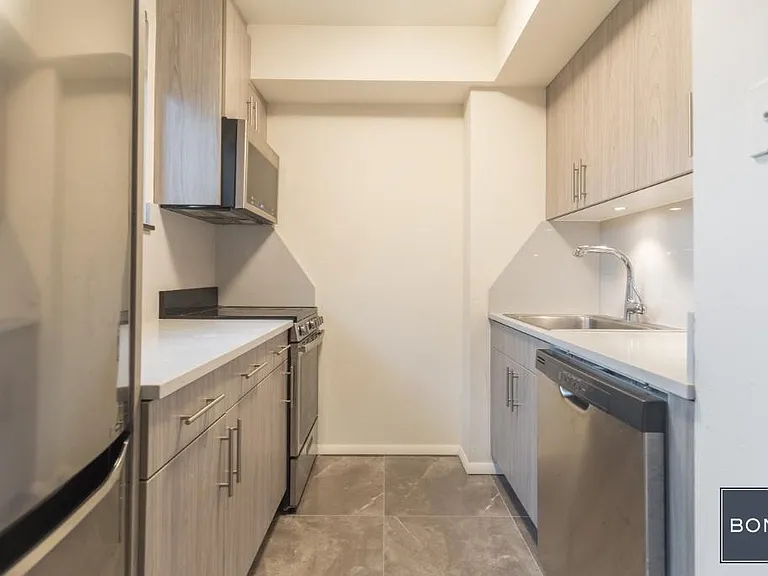 230 E 30th St #15D — Photo 5