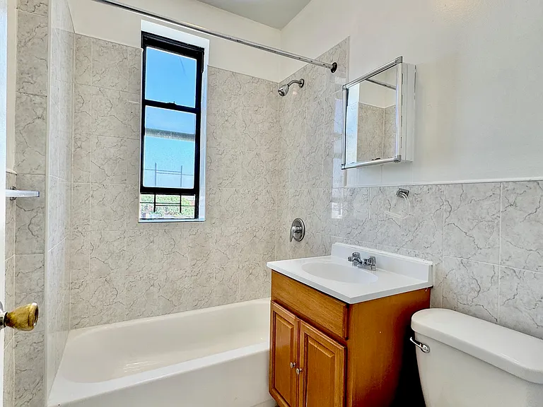 2442 Morris Ave #54 — Photo 10