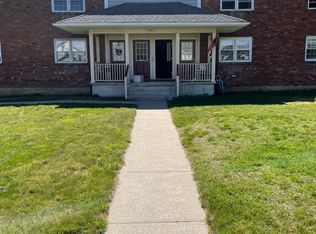 71 Station St APT G, Coventry, RI 02816