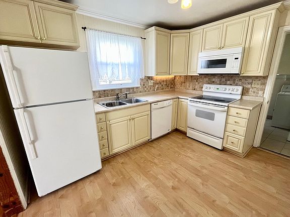 4th image of 531 Pinewood Dr