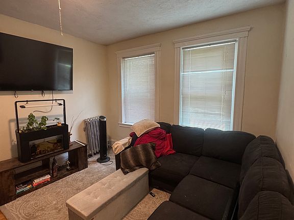 4th image of 10 Lothian Rd APT 2