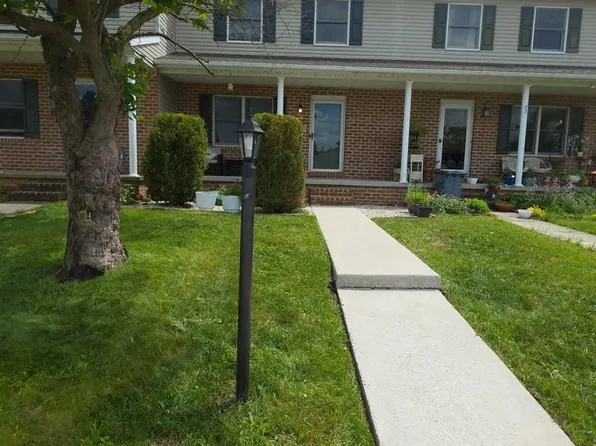 25 Pioneer Ln, Gettysburg, PA 17325