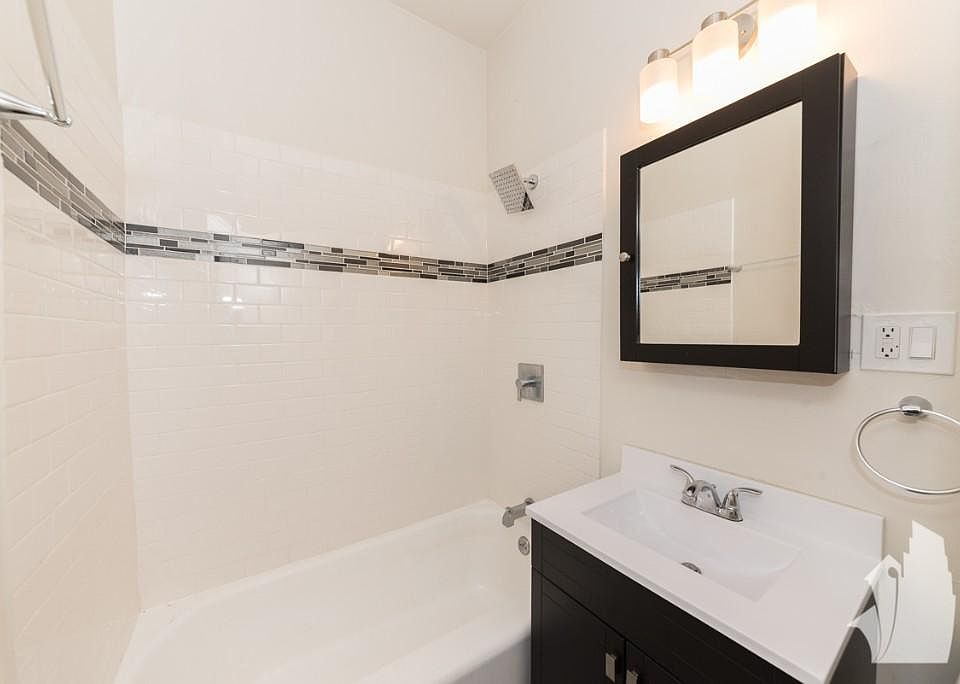 1st image of 3841 N Greenview Ave #3841/1W