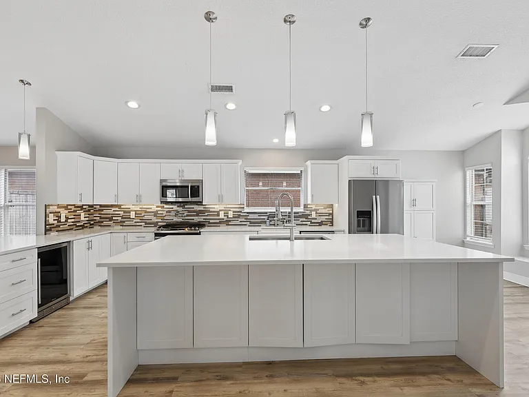 204 Crosstern Ct — Photo 9