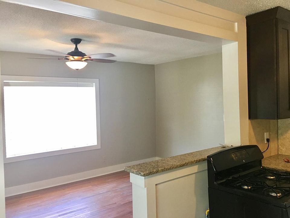 1st image of 4326 Roanoke Pkwy APT 205