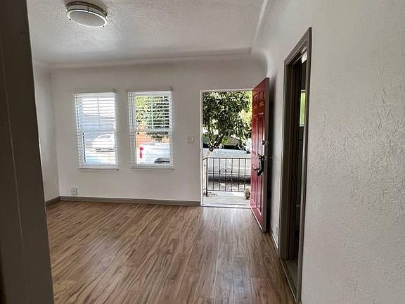 5th image of 1219 Greenfield Dr #B1