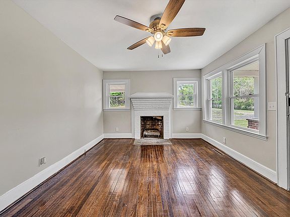 4th image of 17500 Franklin St