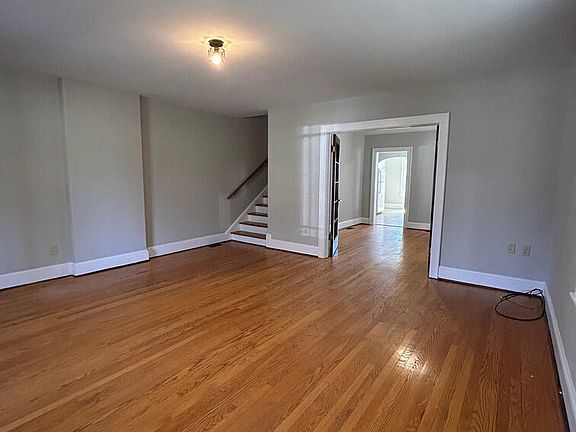 4th image of 2214 Memorial Ave SW