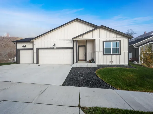 3242 N McKinnon Rd, Spokane, WA 99217
