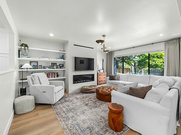 4th image of 107 Fairland Way