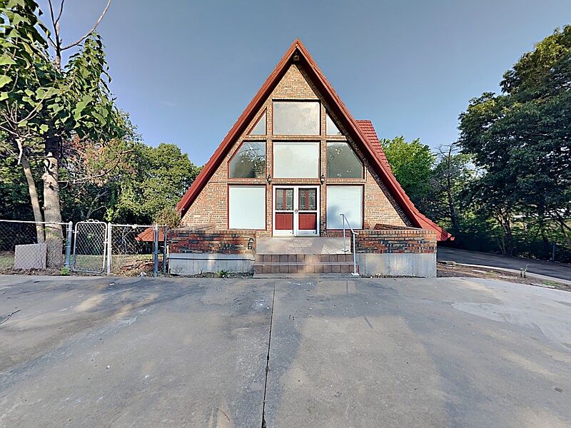 1st image of 605 Rayburn Dr