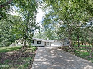 1201 Manchester Dr, Clinton, MS 39056